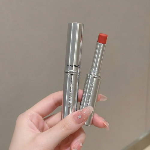 Son MAC Locked Kiss Ink 24HR Lipstick Màu 60 Mull It Over and Over – Hồng cam đào trẻ trung, bền màu lên đến 24 giờ