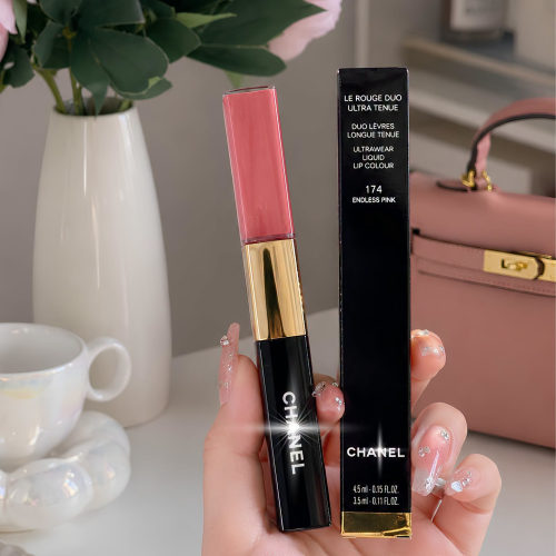 Son Chanel Le Rouge Duo Ultra Tenue 174 Endless Pink – Son Nước Hai Đầu Bền Màu, Môi Căng Bóng Tự Nhiên