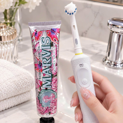 Kem Đánh Răng Marvis Kissing Rose Hương Hoa - tuýp 75ml (Tặng mặt nạ thạch ủ trắng cao cấp)