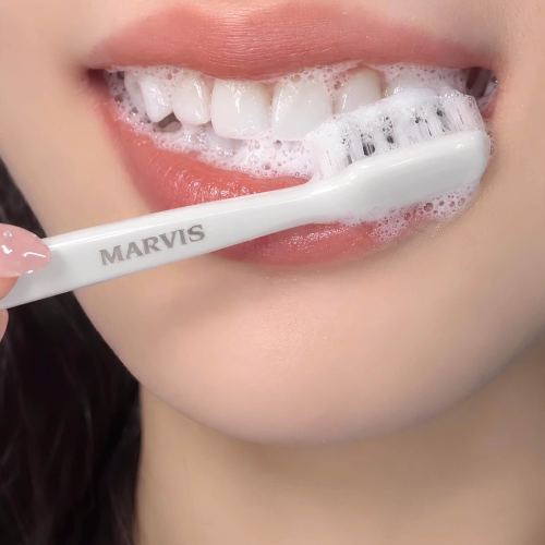 Kem Đánh Răng Marvis Kissing Rose Hương Hoa - tuýp 75ml (Tặng mặt nạ thạch ủ trắng cao cấp)