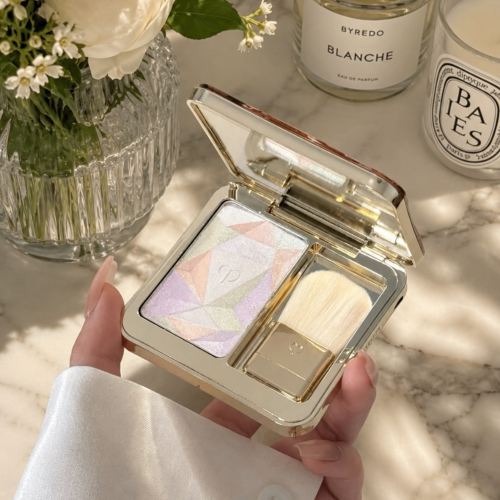Phấn Bắt Sáng Clé de Peau Luminizing Face Enhancer