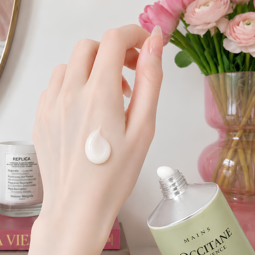 Kem dưỡng da tay L'Occitane Almond Delicious Hands 150ml – Dưỡng ẩm sâu, mềm mịn với tinh chất hạnh nhân Pháp